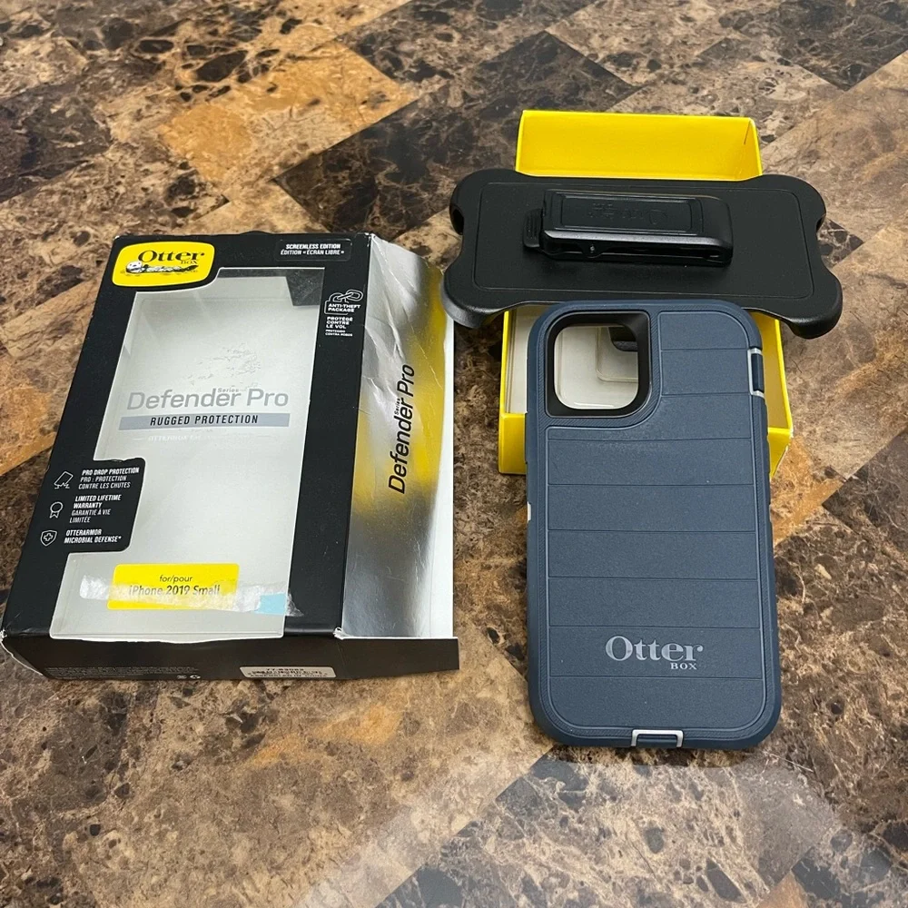 Otterbox defender iphone 2019 small, opened to try fit